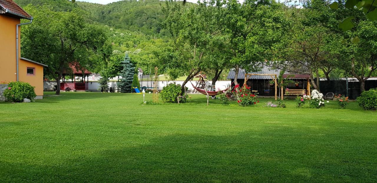 Pensiunea Miraj Polovragi Bagian luar foto