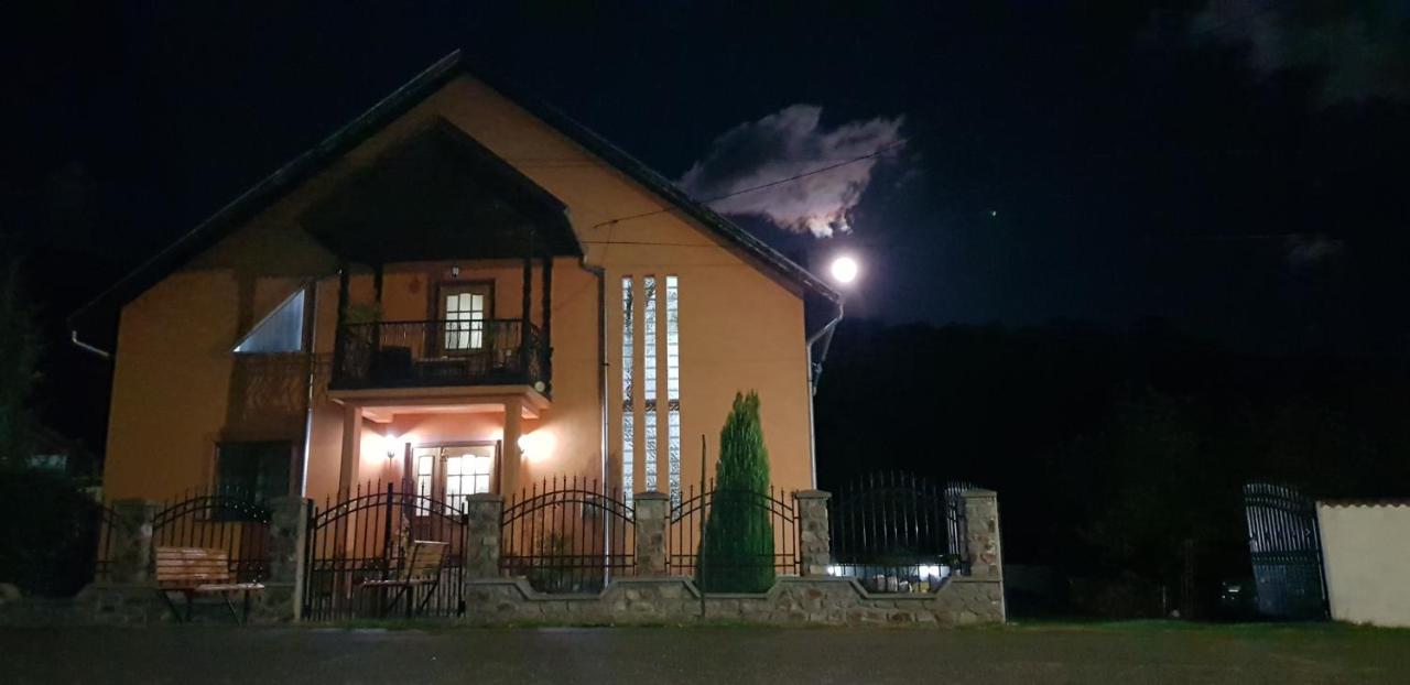Pensiunea Miraj Polovragi Bagian luar foto