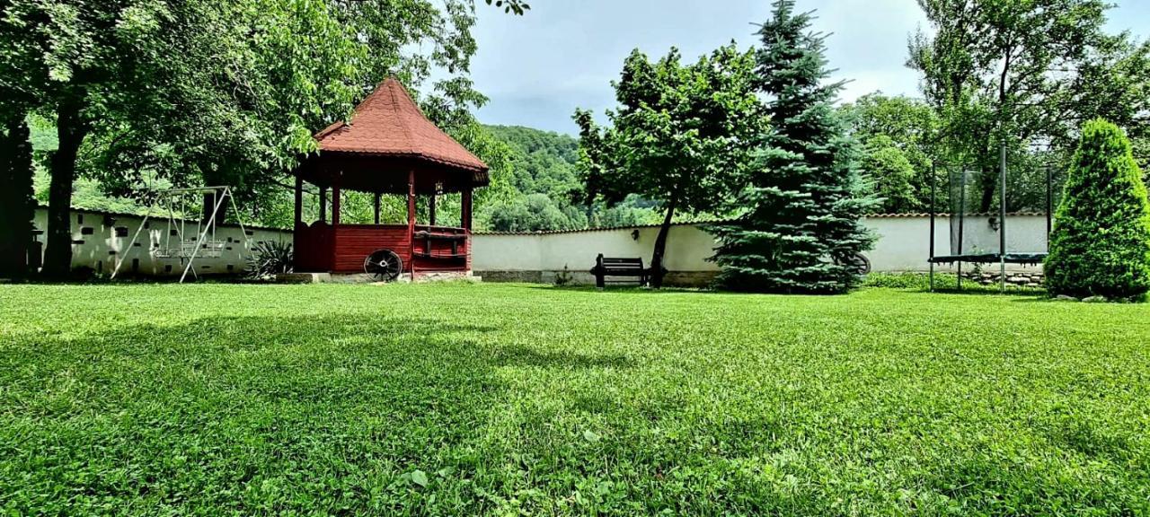 Pensiunea Miraj Polovragi Bagian luar foto