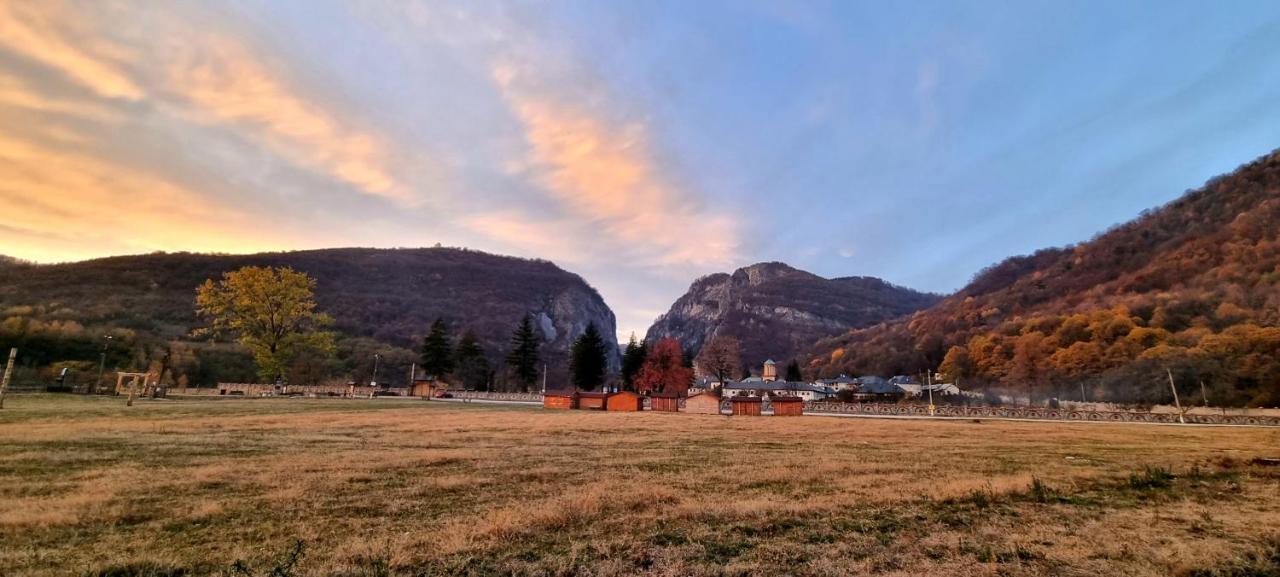 Pensiunea Miraj Polovragi Bagian luar foto