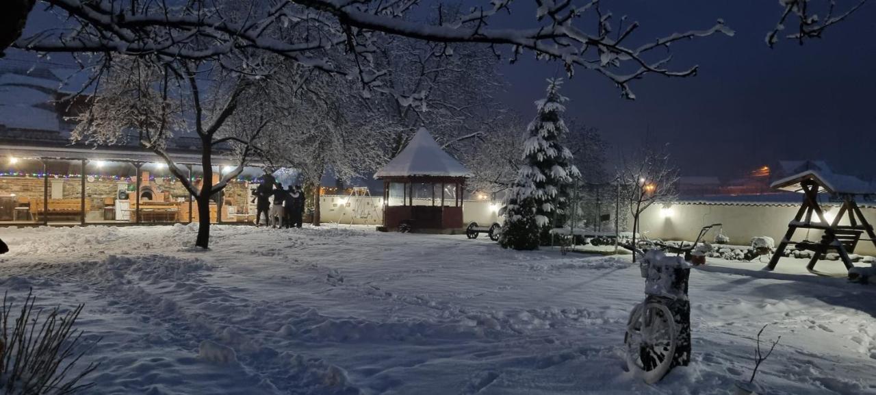 Pensiunea Miraj Polovragi Bagian luar foto