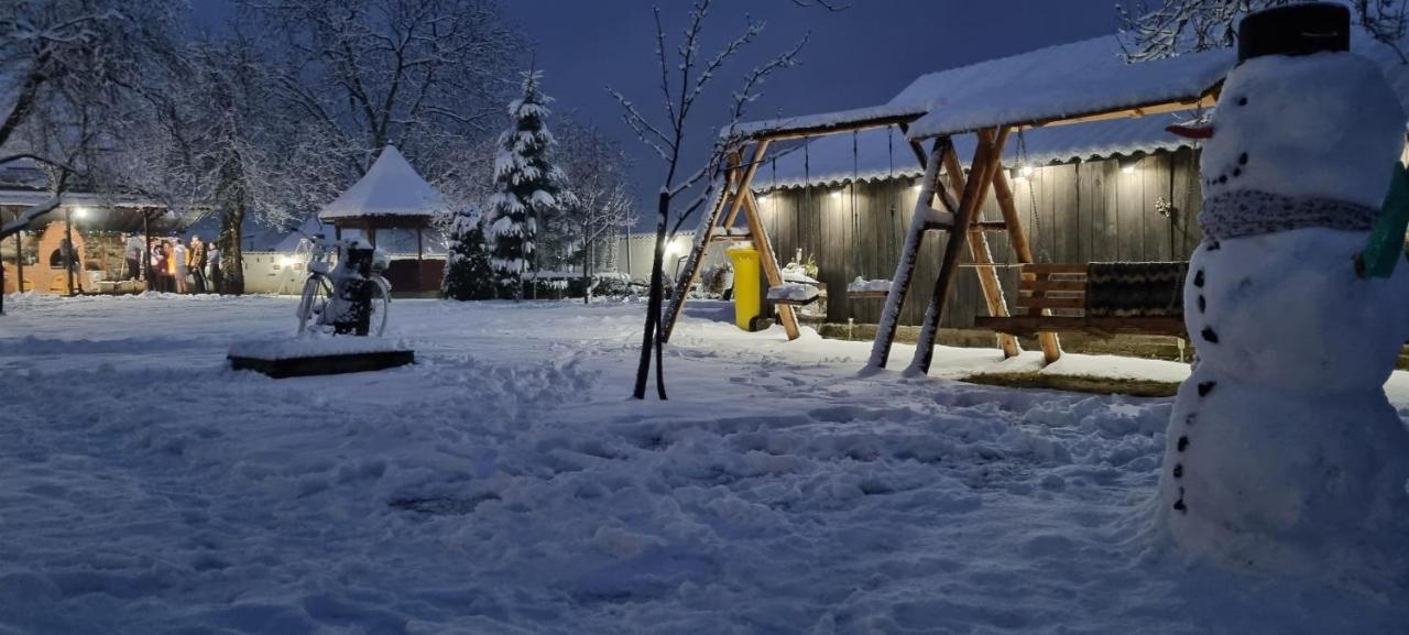 Pensiunea Miraj Polovragi Bagian luar foto