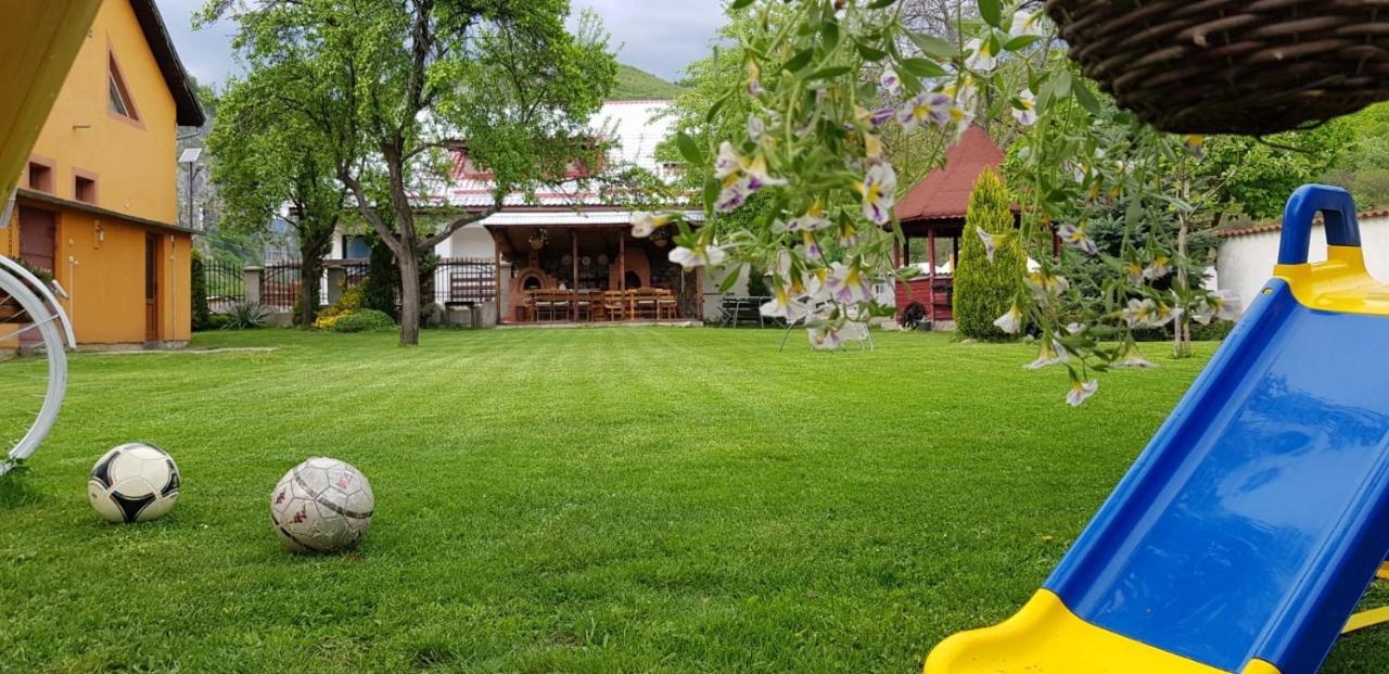Pensiunea Miraj Polovragi Bagian luar foto