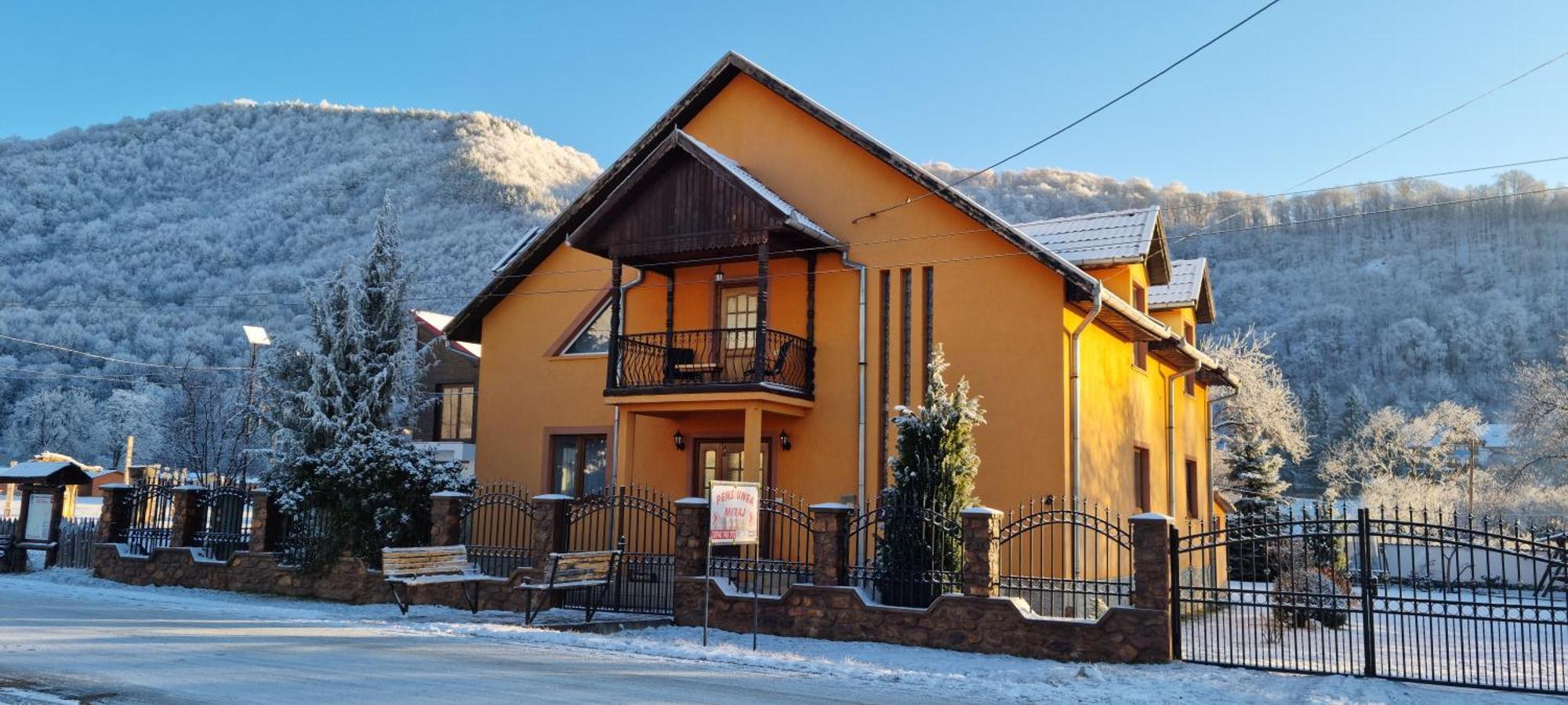 Pensiunea Miraj Polovragi Bagian luar foto